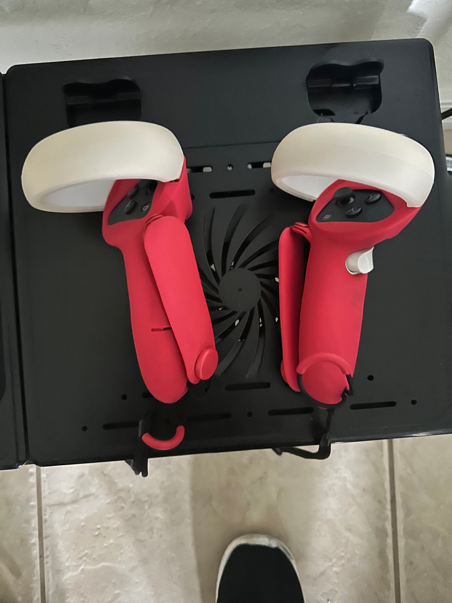 Genuine Meta Left and Right Oculus Quest 2 with Non-Slip Silicone Controller Touch Grip Case Red Pre-owned