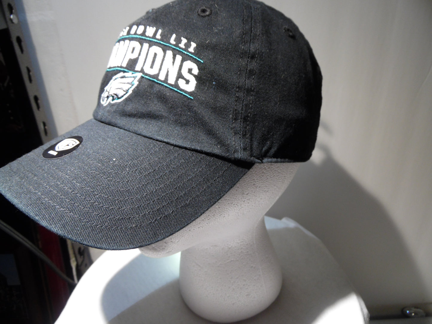 NFL Super Bowl LII Fan Favorite Philadelphia Eagles Strap-Back Black Baseball Cap (New with tags)