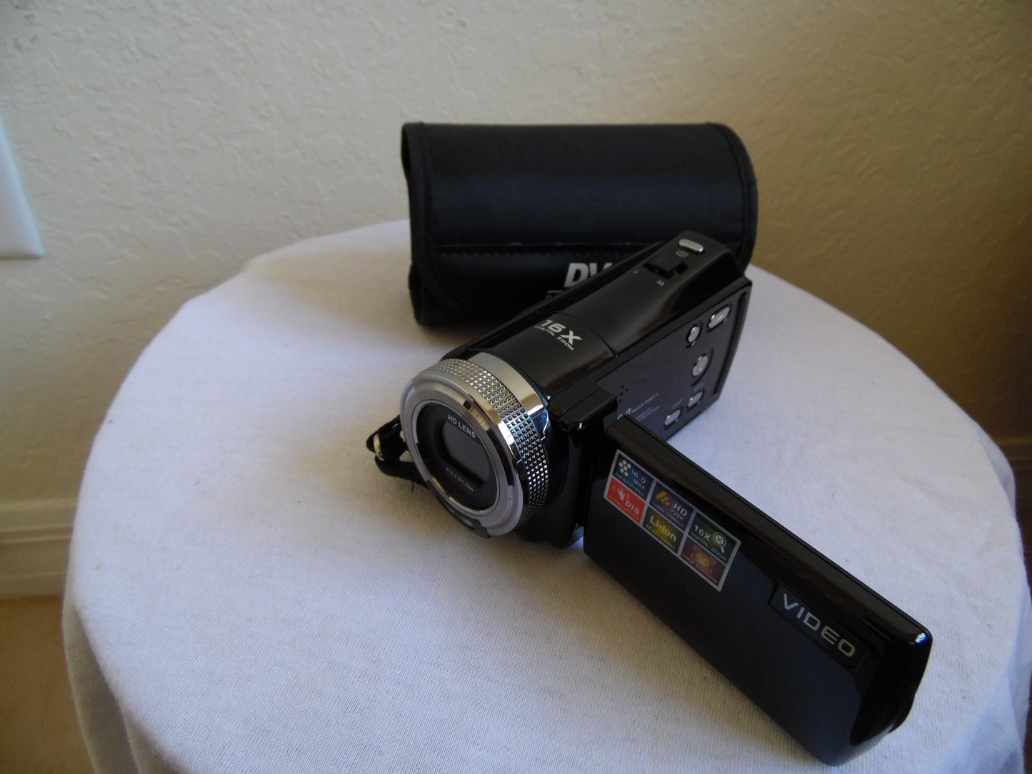 DVC Digital Video Camera Full HD 1280x720P Max 16 Mega Pixels No Power Cord Comes with Case & Battery