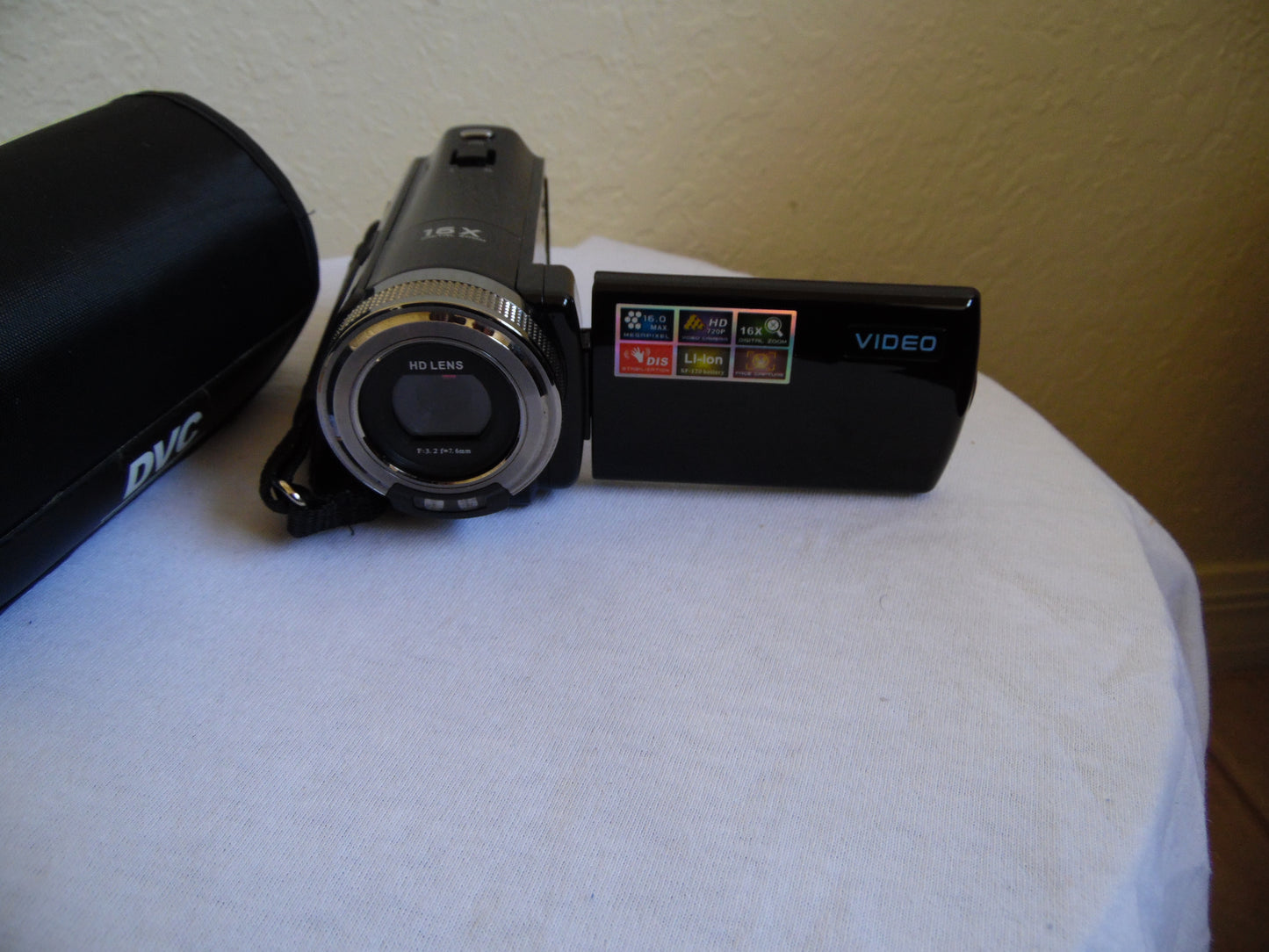 DVC Digital Video Camera Full HD 1280x720P Max 16 Mega Pixels No Power Cord Comes with Case & Battery