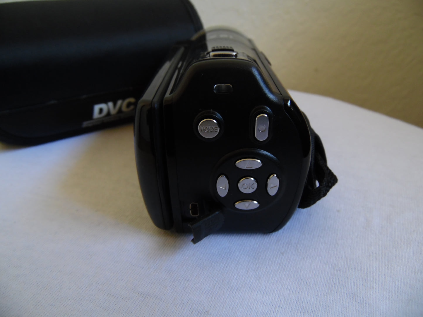 DVC Digital Video Camera Full HD 1280x720P Max 16 Mega Pixels No Power Cord Comes with Case & Battery