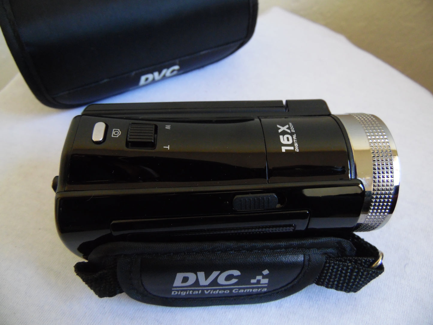 DVC Digital Video Camera Full HD 1280x720P Max 16 Mega Pixels No Power Cord Comes with Case & Battery