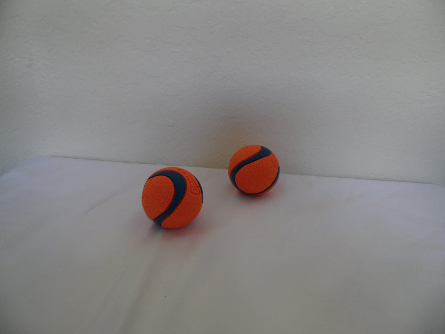 Ultra Ball Dog Toy Chuckit Medium (2.5 Inch Diameter) Pack of 2, breeds 20-60 Lb.