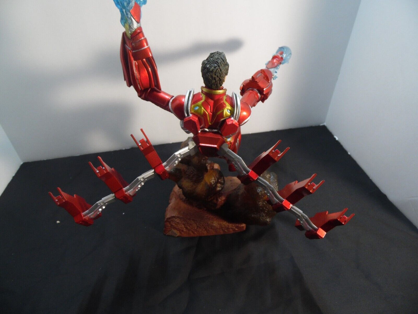 MARVEL Gallery AVENGERS ENDGAME IRON MAN PVC Diorama Toy Figure Statue