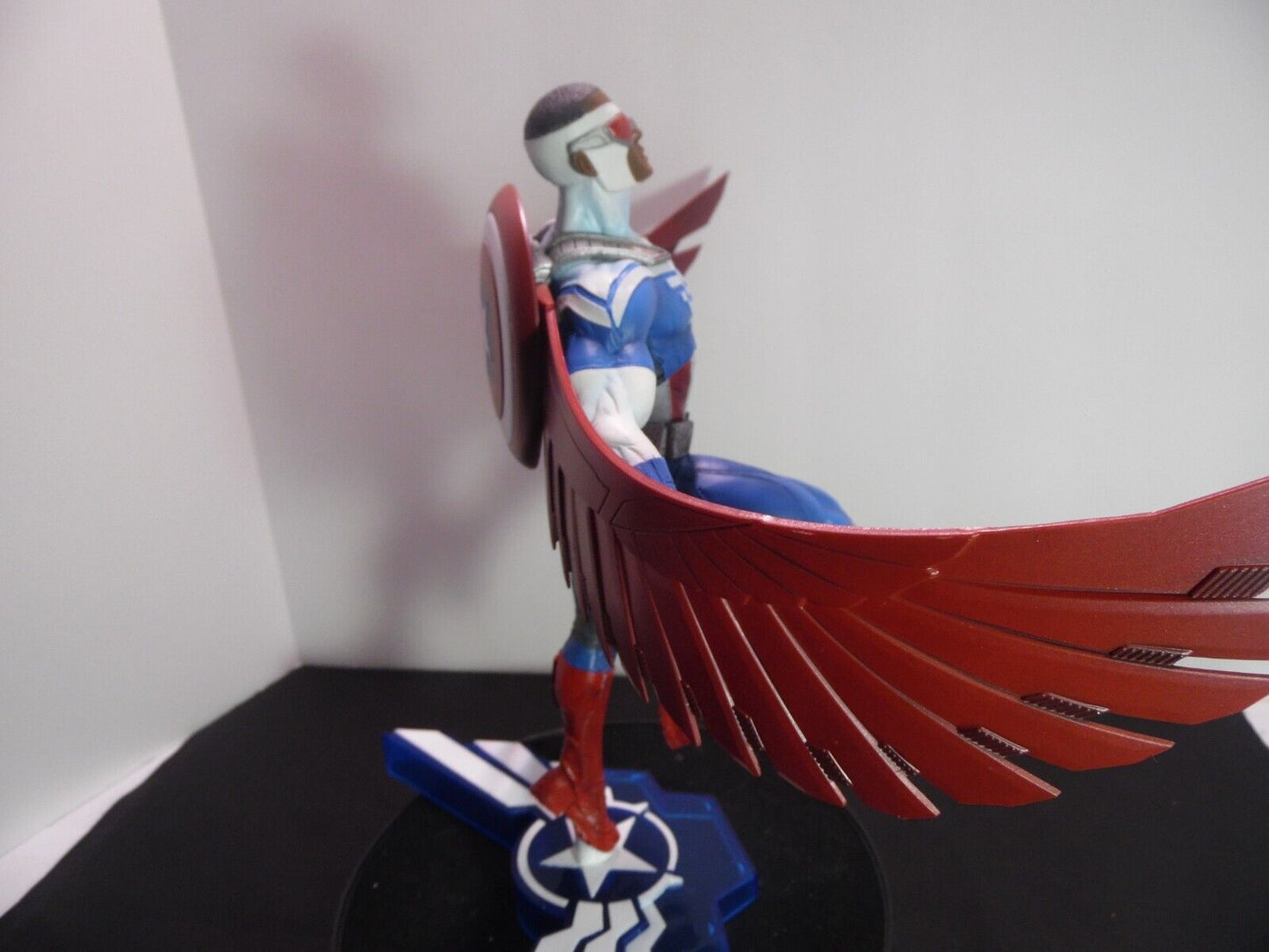 Diamond Marvel Gallery Sam Wilson Captain America PVC Diorama 10" Statue