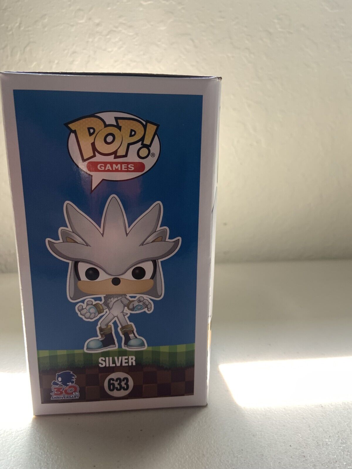Funko POP! Games: Sonic the Hedgehog SILVER Figure #633 w/ Protector